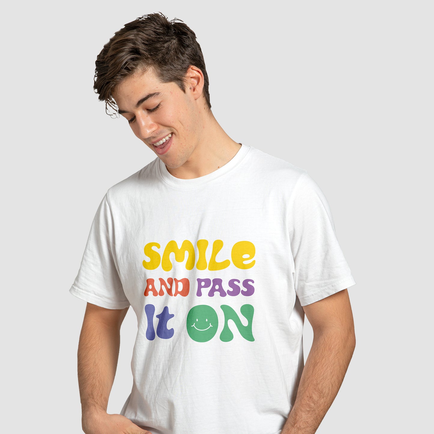 Smile & Pass It On - T-Shirt